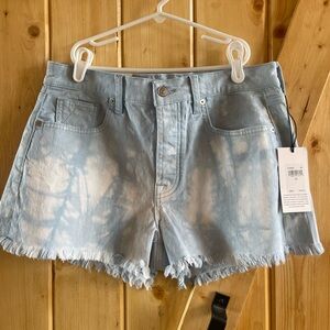 7 For All Mankind light blue Monroe shorts size 28